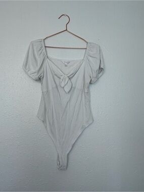 LC Lauren Conrad white Knot-Front Puff Sleeve Bodysuit large